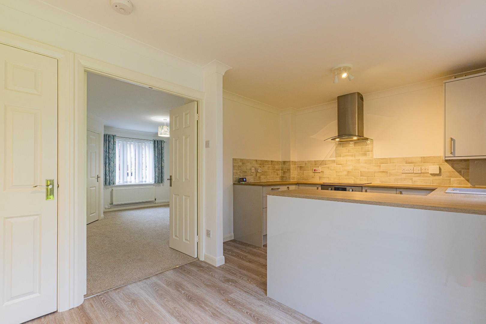 Huntsmead Close, Thornhill — photograph 9
